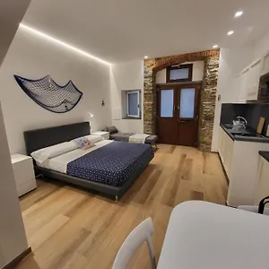 Bianca Luna , Manarola Italia